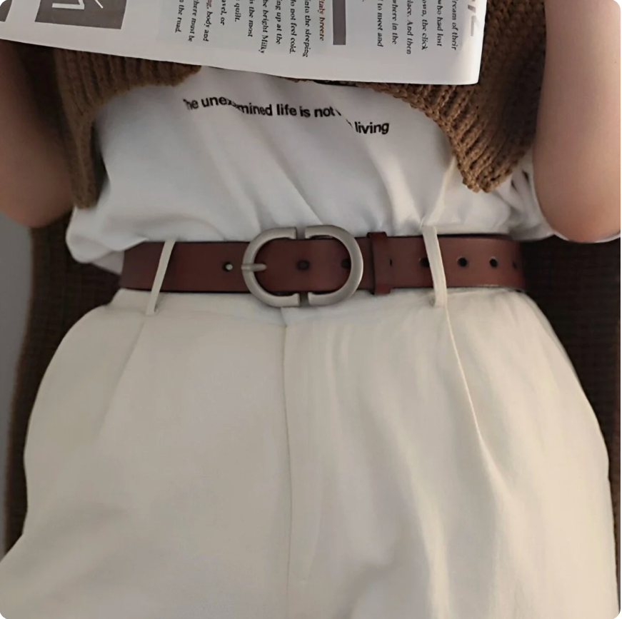 Ceinture femme en cuir à boucle élégante.